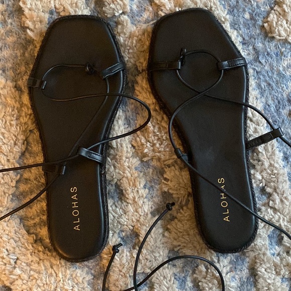 ALOHAS Sandals! Never worn super cute strappy shoe - Picture 2 of 4